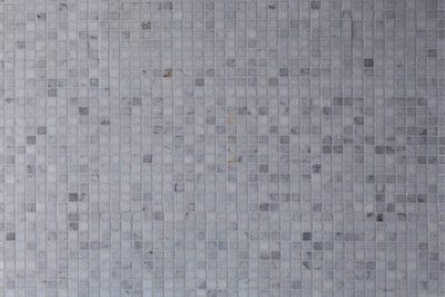 Mosaique travertin carré sur mur